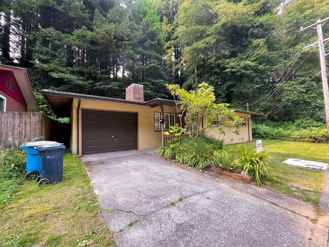 Foto del edificio - Enjoy Modern Living in this Upgraded home in a wooded area!
