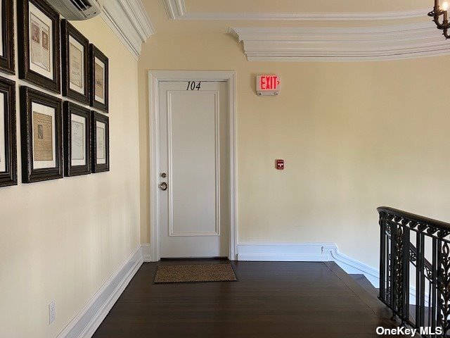 Building Photo - 46 Islip Ave