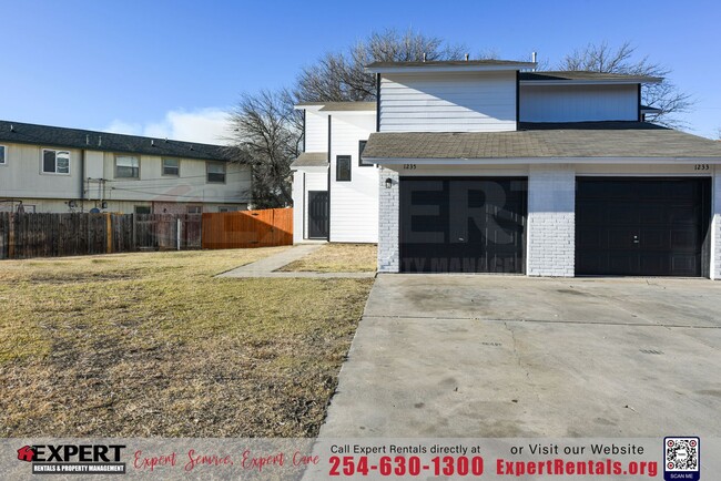 Foto del edificio - 1235 Royal Crest Dr