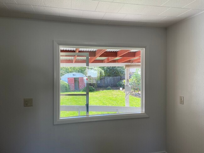 Building Photo - 818 NE 13th St