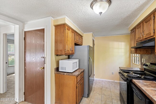 Building Photo - 356 Cedar Swamp Rd
