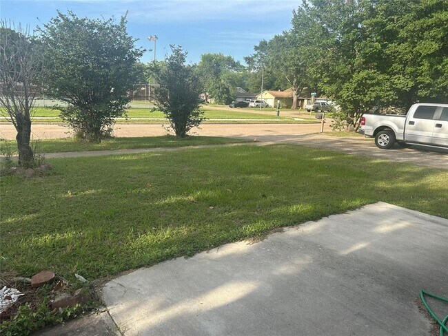Foto del edificio - 13507 White Cliff Dr
