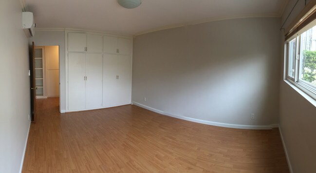 Foto del edificio - 4579 Ambrose Ave