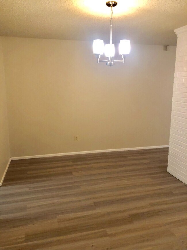 Foto del edificio - TSK 9801 Memphis Avenue