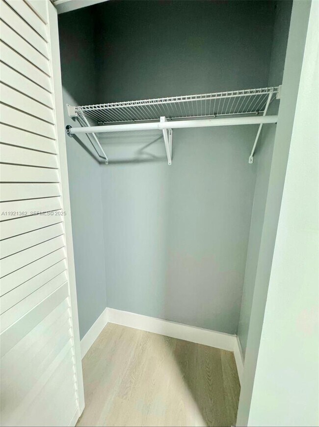 Foto del edificio - 321 NW 93rd Ave