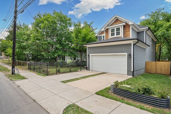Building Photo - Modern 3be / 2.5ba House With Garage and Fenced-in Backyard