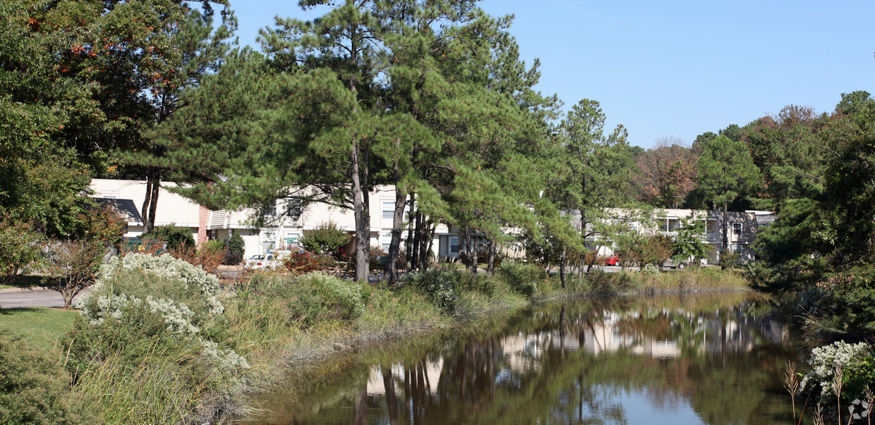 Building Photo - Colony Pines