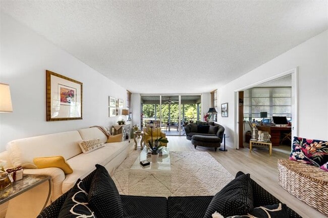 Foto del edificio - 901 Cypress Grove Dr