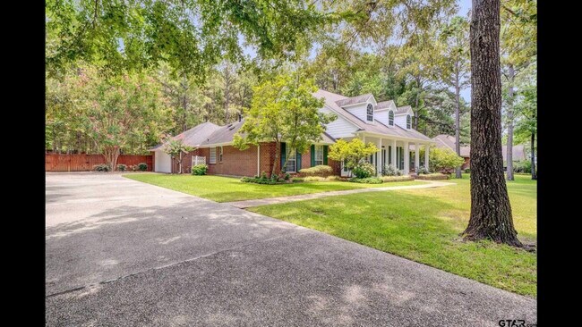 Building Photo - 17983 Oak Forest Dr