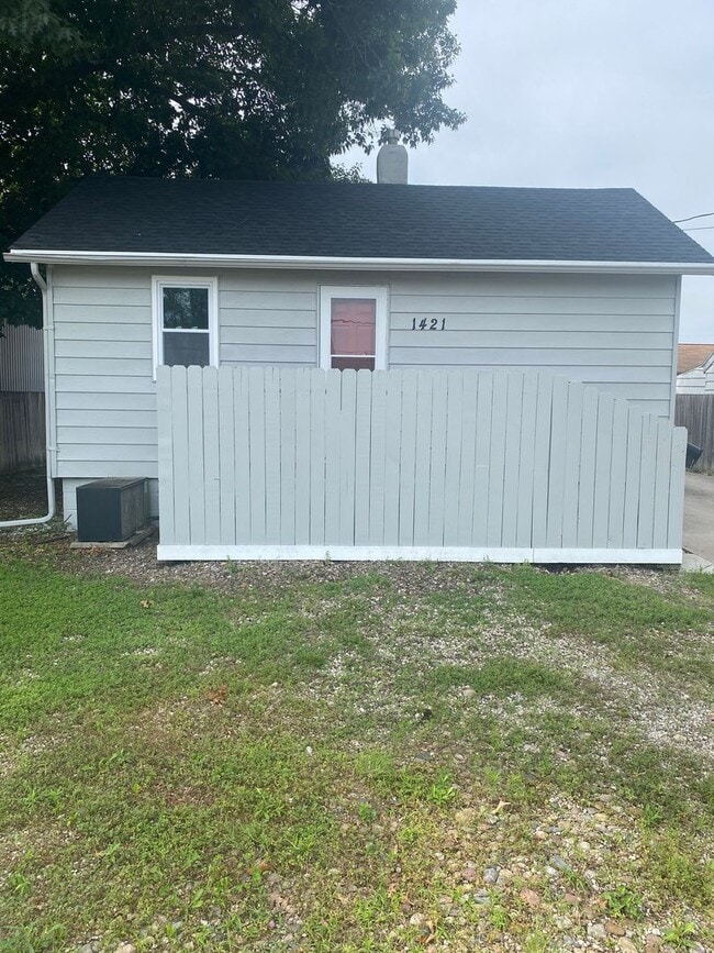 Building Photo - 1421 E Madison Ave