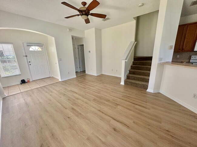 Building Photo - Orlando - 3 Bedroom, 2.5 Bathroom - $1,845.00