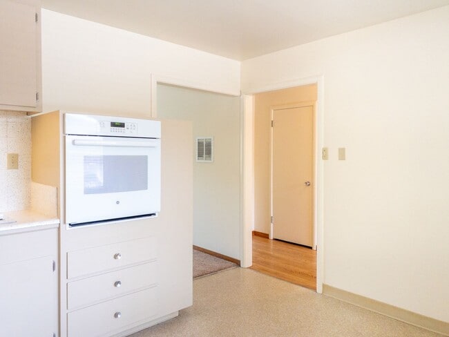 Building Photo - Immaculate 1BR/1BA! Downtown San Anselmo! ...
