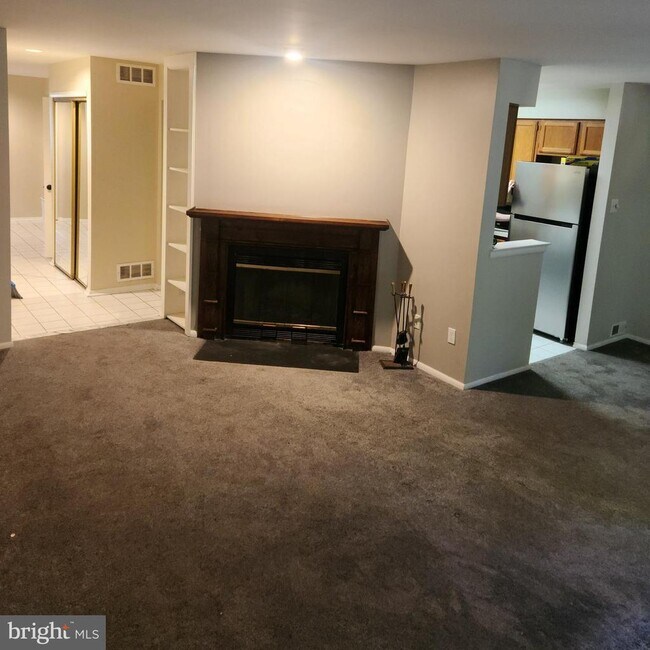 Foto del edificio - 604A Cypress Point Cir