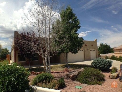 Building Photo - Country Club Living