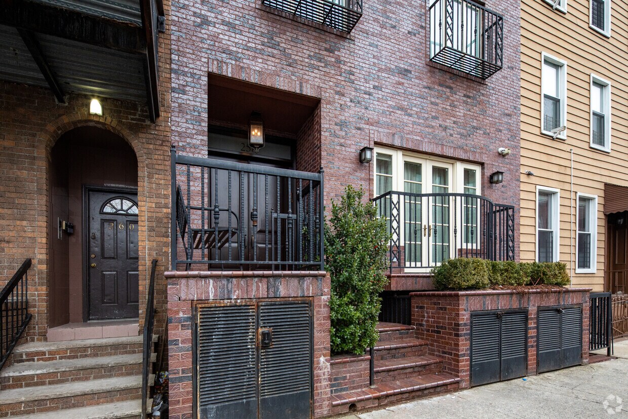 Entrance - 258 Heyward St