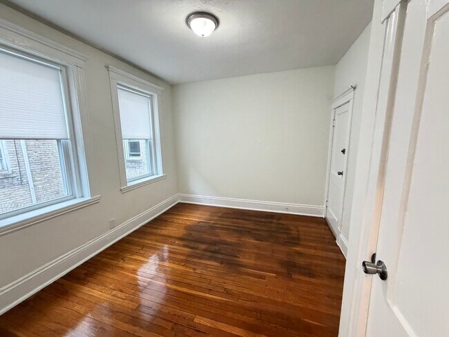Building Photo - 159 Kelton St