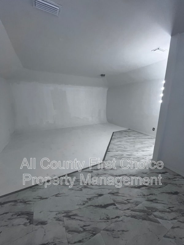 Building Photo - 126 3rd Ave N