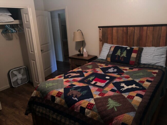 Foto del edificio - 921 E Friendly Pines Rd