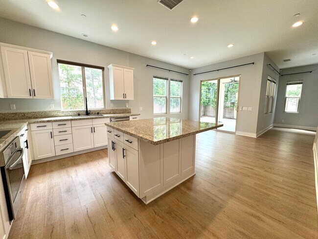 Foto del edificio - Beautiful 4Bd/3Ba Spacious Home in Costa M...