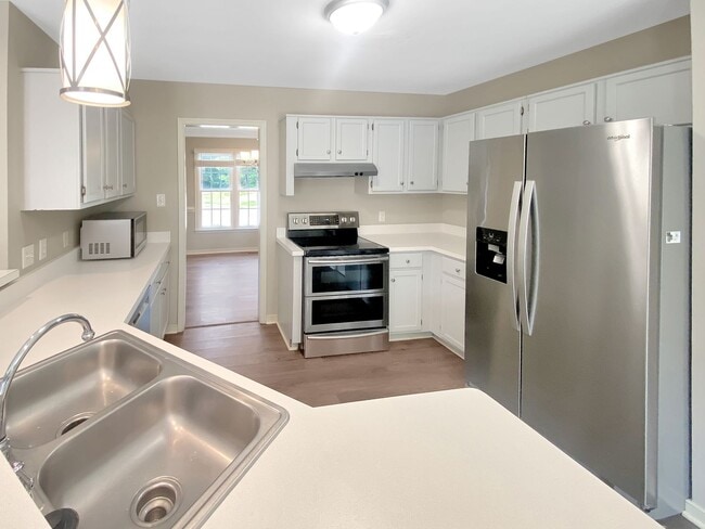 Building Photo - Spacious 4 Bedroom Home in Pebble Creek!
