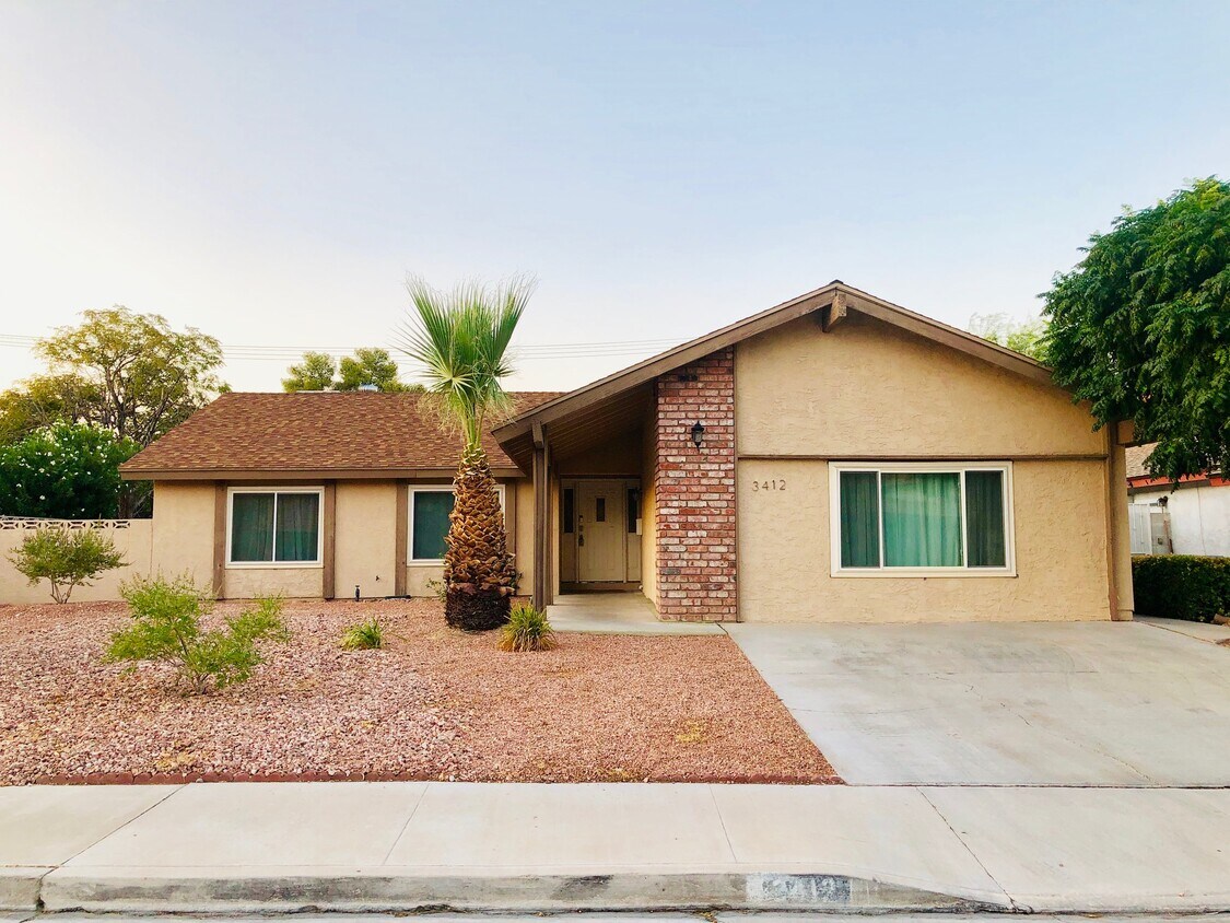 Primary Photo - 3412 El Cortez Ave