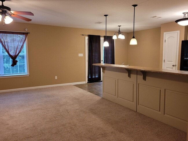 Building Photo - Spacious 3BD/2BA Home Near Moody AFB | Ope...