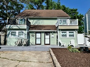 Building Photo - 1509 Cypress Ave