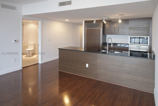 Foto del edificio - 475 Brickell Ave