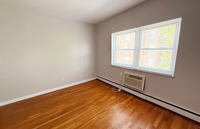 Foto del edificio - 353 McAlpin Ave