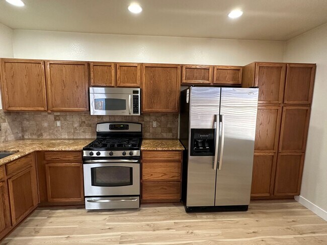 Foto del edificio - Charming newly remolded 3 bedrooms and 2 b...