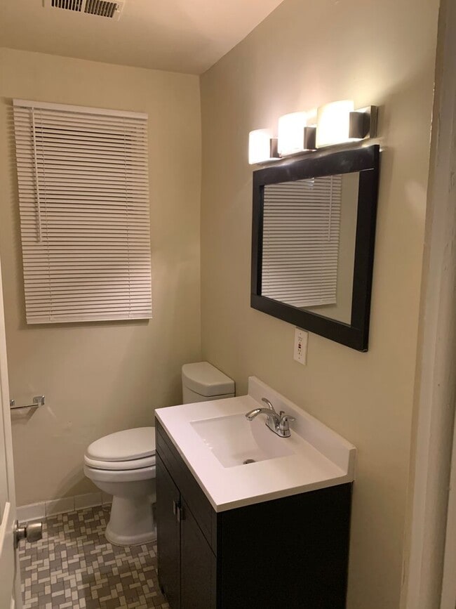 Building Photo - 3211 N 6th St