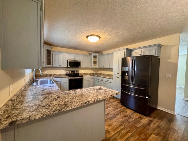 Foto del edificio - Three Bedroom Home In Waynesville/Freedom ...
