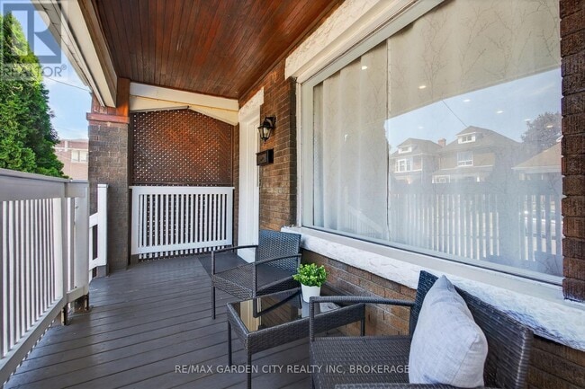 Building Photo - 133 Connaught Ave N