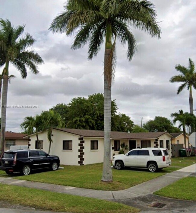 Building Photo - 685 SW 113th Ave
