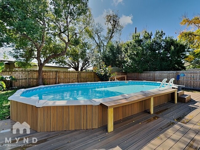 Foto del edificio - 3404 Leslie Dr