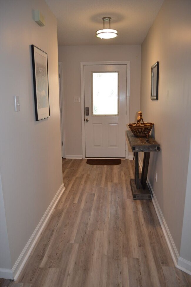 Foto del edificio - FULLY FURNISHED. 2516 Carriage Creek , Aug...