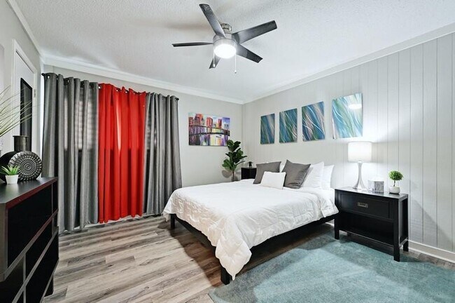 Foto del edificio - 711 Eberhart Ln