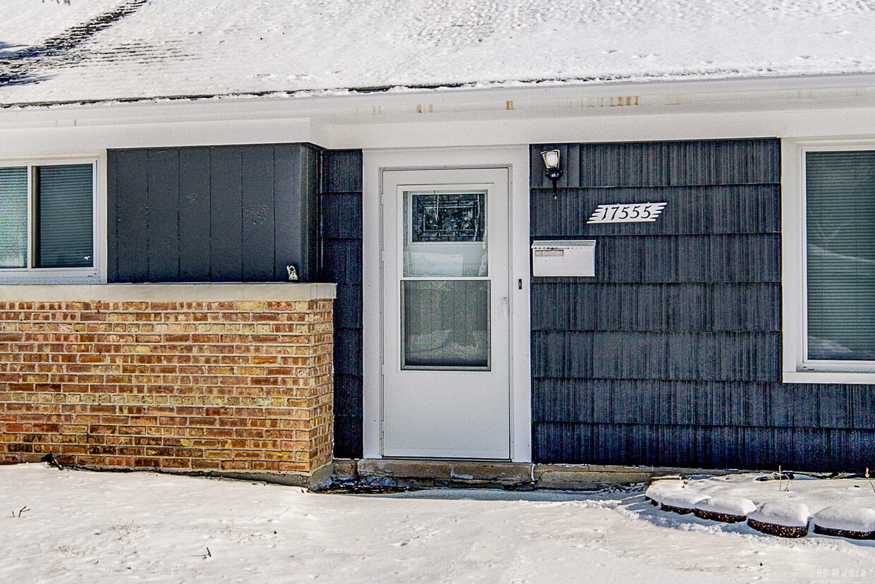 17555 Howe Ave, Homewood, IL 60430 - House Rental in Homewood, IL ...