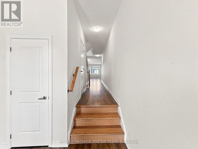 Building Photo - 116 Molozzi St