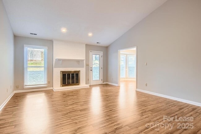 Building Photo - 7201 Canyon Dr