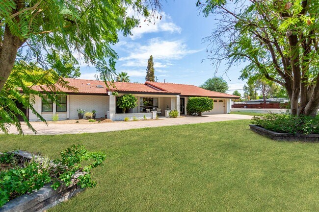 Foto del edificio - 5 Bedroom 3 Bathroom Phoenix Home