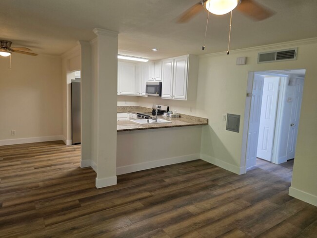 Foto del edificio - Newly renovated with new appliances 3 bedr...
