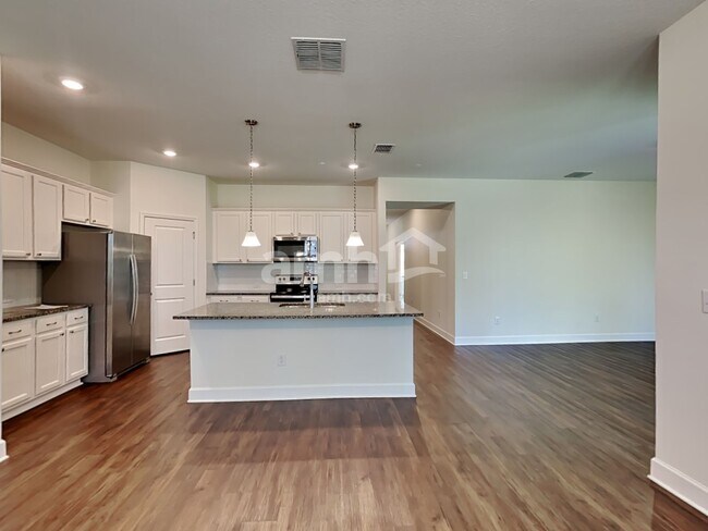 Building Photo - 11608 Hillside Dr