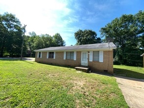 Building Photo - 132 Woodland Ave