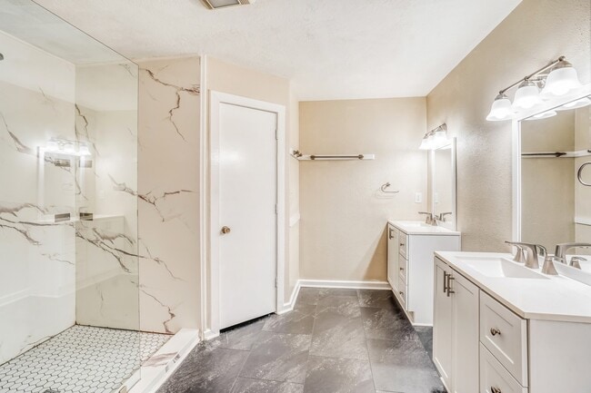Building Photo - 17828 Cluster Ct