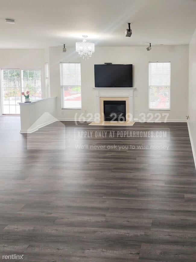 Building Photo - 4 br, 2.5 bath House - 2006 Woodsdale Dr -