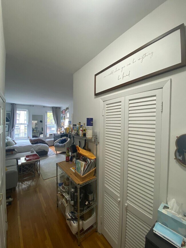 Foto del edificio - 419 E 87th St