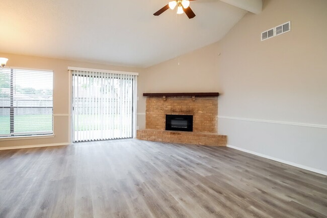 Foto del edificio - 5014 Meadow Crest St