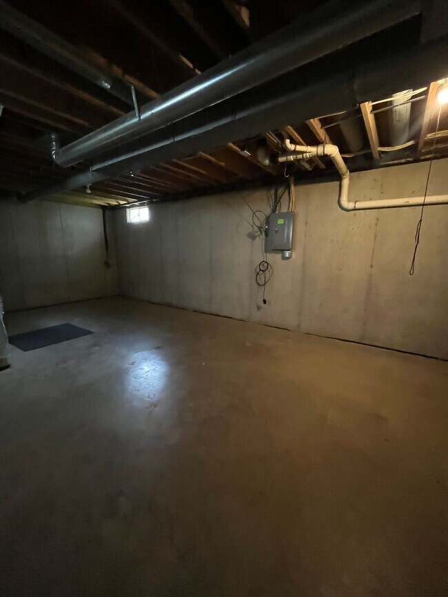 Building Photo - 3 bedroom and 2 bath home with an unfinish...