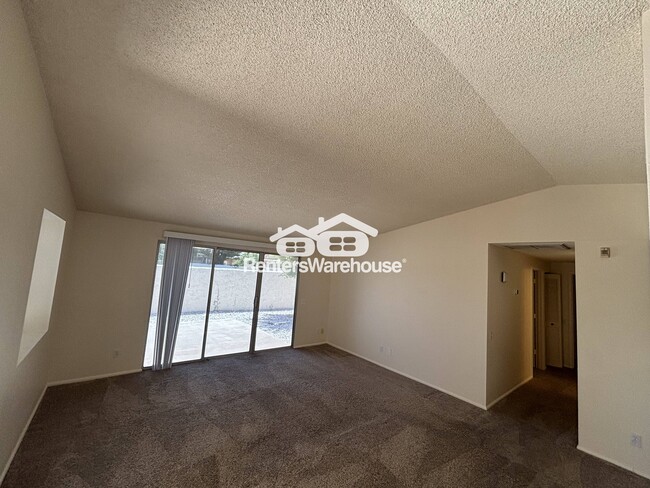 Building Photo - 2126 N Villas Ln